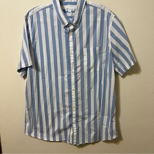 NWT Men’s Gap Striped Blue and White Vertical Short Sleeve Collared Shirt